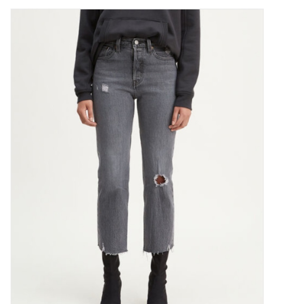 Levi's Women's Gray Distressed Straight Crop Jeans